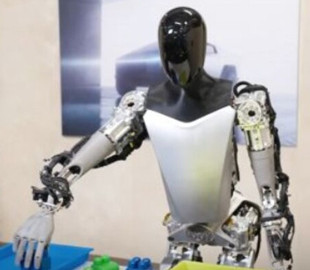 Андроїди від Tesla: Маск анонсував продаж роботів-гуманоїдів Optimus