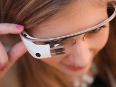 Microsoft работает над очками дополненной реальности