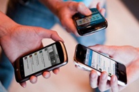 Украинцы "подсели" на смартфоны и уже готовы отказаться от ТВ ради любимого гаджета