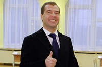 Медведев заверил, что сам отвечает людям в социальных сетях