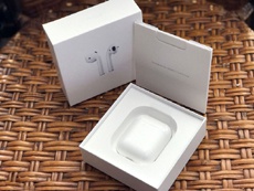 Первый краш-тест AirPods: наушники проверили на прочность и водонепроницаемость