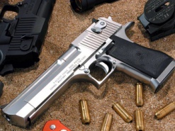 У Криму затримали чоловіка, який через Інтернет «приторговував» зброєю