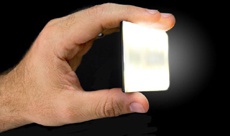 Представлена внешняя вспышка Nova для смартфонов