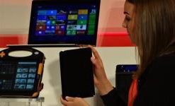 Небольшой металлический Windows-планшет