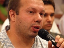 Денис Олейников идет во власть