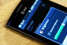 Две трети пользователей смартфонов корректируют яркость экрана