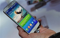Samsung Galaxy S5 будет реагировать на движение головы и подмигивание глаз