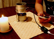 Смартфоны зарядят пламенем свечи