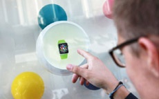 Хакер взломал Apple Watch и запустил на них полноценный браузер