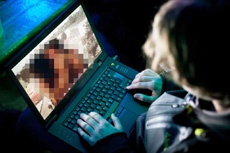 Хакера, укравшего фото голых знаменитостей из iCloud, посадили на полтора года