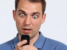 Мужчины в два раза чаще женщин залезают в чужой телефон почитать переписку