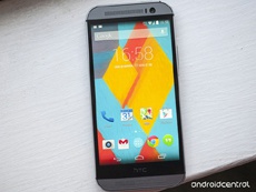 Начались поставки Google Play версии HTC One M8