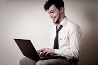 Чоловіка впіймали на поширенні порнографії через сайти знайомств