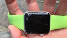 Интернет наводнили фотографии поцарапанных и разбитых Apple Watch
