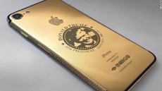 В ОАЭ продают золотой iPhone 7 с портретом Трампа