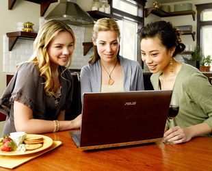 Украинская молодежь не хочет жить без мобильных и соцсетей