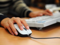 Аферисты на интернет-аукционах заманивают украинцев айфонами и шубами