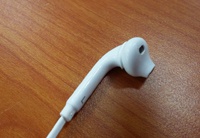 Samsung скопировала у Apple даже наушники для Galaxy S6