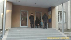 У Луцьку «за компанію» з брокерами обшукали й ІТ-фірму