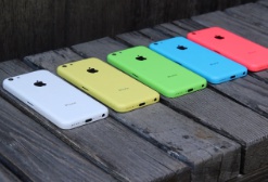 Apple планирует выпускать iPhone 5C в больших объемах, нежели iPhone 5S