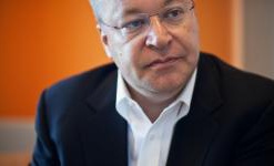 Стивен Элоп отказал Nokia в снижении своего 25-миллионного бонуса из-за развода