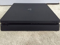 Sony PlayStation 4 Slim показали на видео