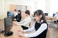 На каждый компьютер в украинских школах приходится по целому классу учеников