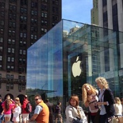 Фанаты уже начали выстраиваться в очередь за новым iPhone