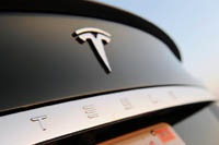 Хакерам заплатят $10 тысяч за взлом Tesla Model S
