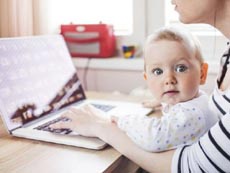 Украинцы смогут получать пособие на ребёнка через интернет