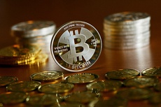 Стоимость биткоина рухнула на 30 процентов