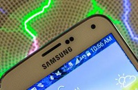 Samsung из-за низких продаж флагмана решила ускорить анонс Galaxy S6