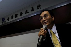 Руководство Foxconn рассчитывает выкупить обратно штаб-квартиру Sharp и развивать технологию OLED