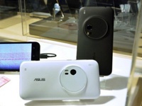 ASUS ZenFone Zoom – тонкий камерофон с трёхкратным оптическим зумом