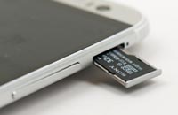Реальная причина, почему Apple не использует слот для microSD в iPhone и iPad