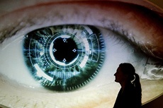 Радужка глаза заменит пароль при выдаче денег из банкомата