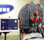 Samsung тестирует управляемый мыслями планшет