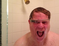 Фото дня: в Google Glass можно принимать душ (Фото)