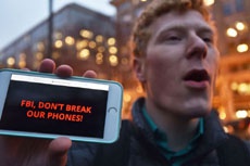 На ФБР подали в суд из-за сокрытия подробностей взлома iPhone террориста