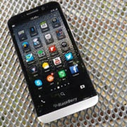 iPhone 5s и BlackBerry Z30 в тесте на скорость набора текста