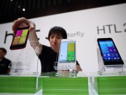 HTC прогнозирует прекращение спада продаж
