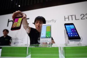 HTC прогнозирует прекращение спада продаж