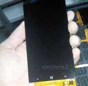 Опубликованы снимки передней панели смартфона с Windows Phone