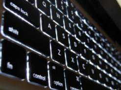 В MacBook Pro будет улучшена подсветка клавиатуры