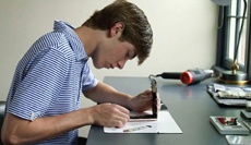 Американские подростки зарабатывают по $20 000, ремонтируя iPhone на каникулах