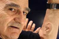 Австралиец вырастил на руке ухо с подключением к интернету