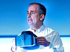 Intel анонсировала прототип беспроводного шлема виртуальной реальности