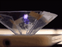 Блогер научился создавать голограммы на смартфоне с помощью пластика от коробки CD