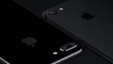 Сравнение iPhone 7 в цветах черный и «черный оникс»