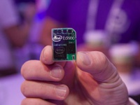 Doom запустили на миниатюрном компьютере Intel Edison